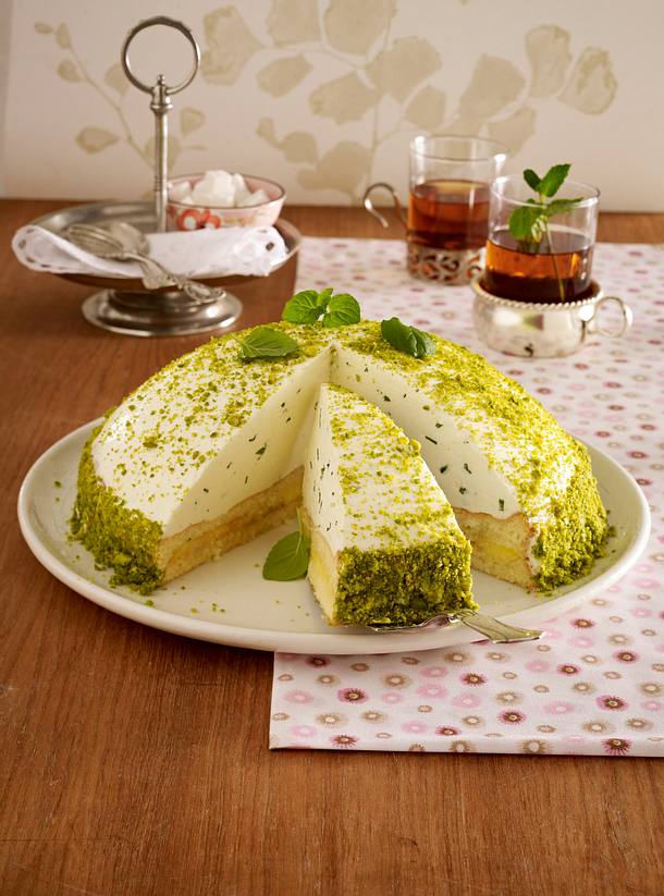 Ananas-Kuppeltorte mit Minz-Frischkäsecreme Rezept | LECKER