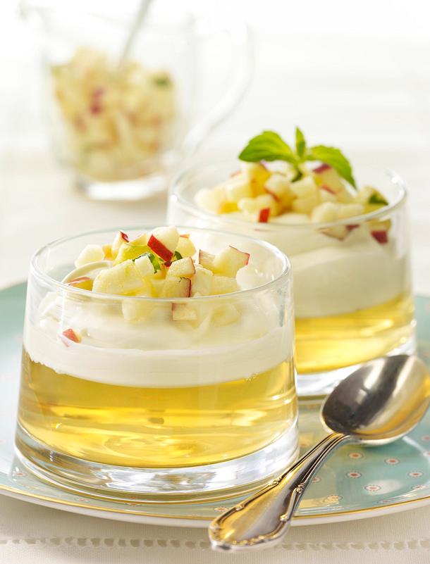 Apfelgelee mit Vanille-Mascarpone-Creme und Apfel-Tatar Rezept | LECKER