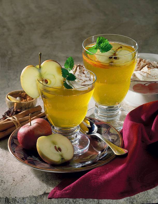 Apfelgelee mit Zimtsahne Rezept | LECKER