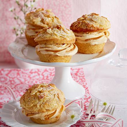 Bienenstich-Muffins mit Karamell-Sahne Rezept Bienenstich-Muffins mit Karamell-Sahne Rezept