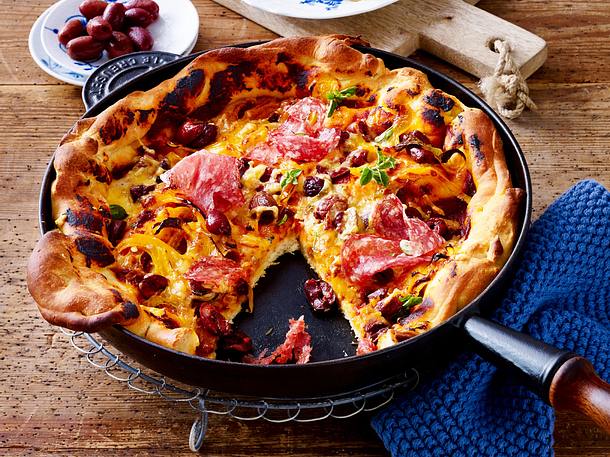 Big-Pan-Pizza Salami Rezept Big-Pan-Pizza Salami Rezept