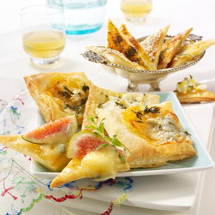 Blätterteighappen mit Gorgonzola und Schafskäse Rezept Blätterteighappen mit Gorgonzola und Schafskäse Rezept