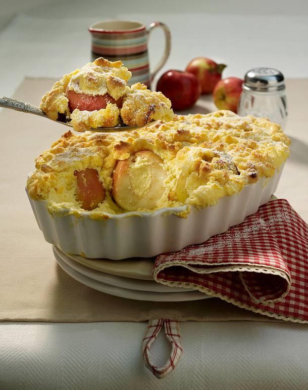 Bratapfel-Auflauf mit Quark-Grieß-Haube und Knusperstreusel Rezept | LECKER