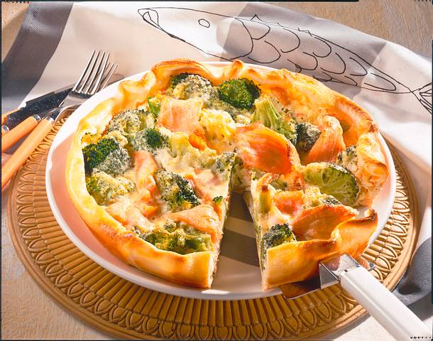 Broccoli-Lachs-Quiche Rezept | LECKER