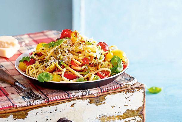 Bucatini mit Outer-Space-Sugo Rezept Bucatini mit Outer-Space-Sugo Rezept