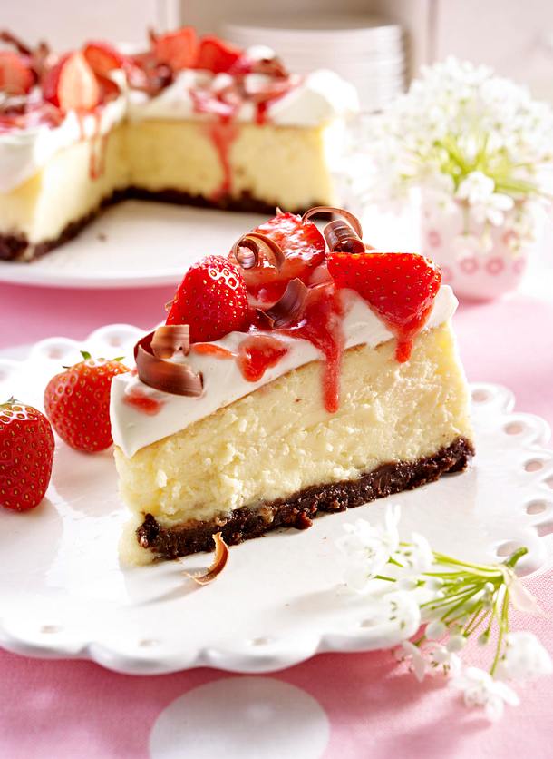 Cremiger ErdbeerCheesecake mit Schokokeksboden Rezept LECKER