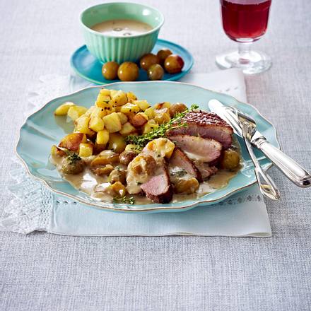 Entenbrust mit Mirabellensoße und Röstkartoffeln Rezept Entenbrust mit Mirabellensoße und Röstkartoffeln Rezept