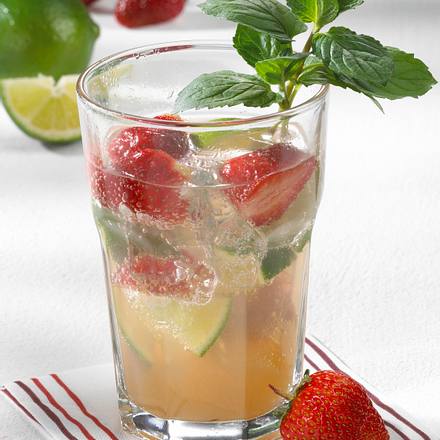 Erdbeer-Caipi-Bowle Rezept Erdbeer-Caipi-Bowle Rezept
