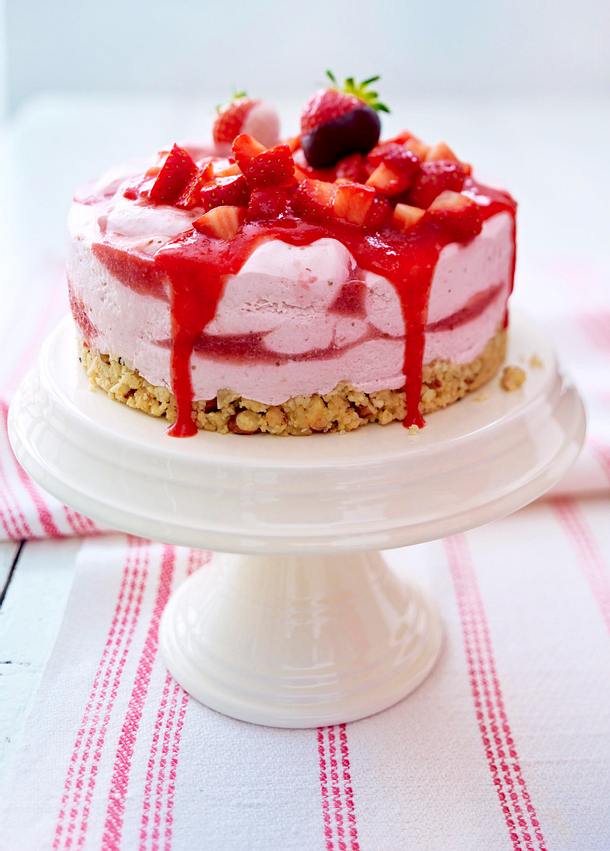 Erdbeer-Cheesecake mit Erdbeerkompott Rezept | LECKER