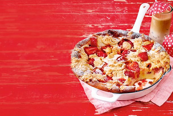 Erdbeer-Clafoutis mit Streuseln Rezept Erdbeer-Clafoutis mit Streuseln Rezept