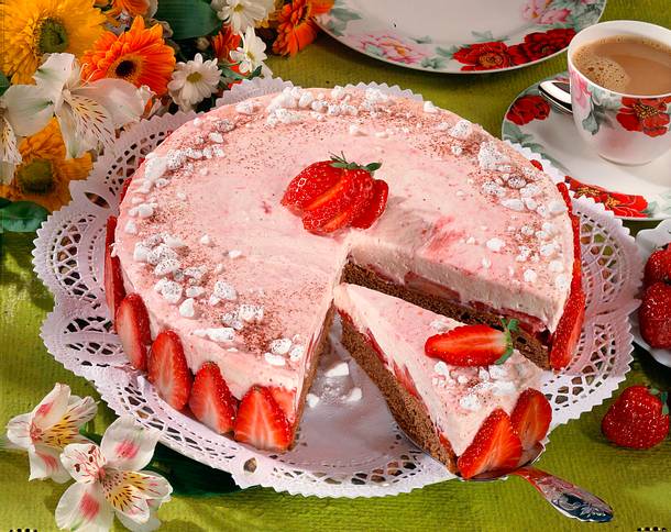 Erdbeer-Mascarpone-Torte Rezept | LECKER