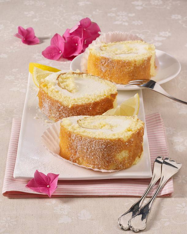 Feine Zitronenrolle Rezept | LECKER