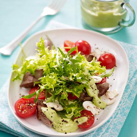 Französischer Salat mit Lammfilet und Avocado-Joghurtsoße Rezept Französischer Salat mit Lammfilet und Avocado-Joghurtsoße Rezept