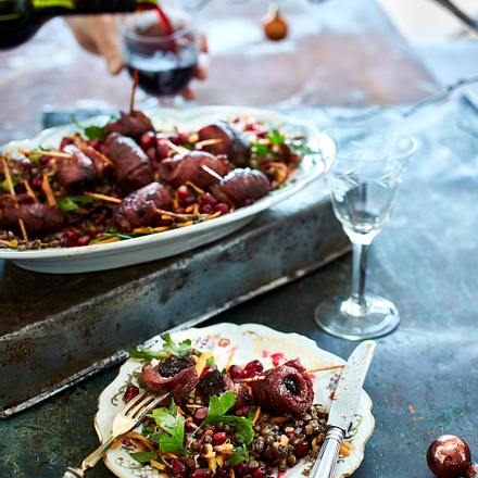 Gänse-Pflaumenröllchen auf Linsensalat Rezept Gänse-Pflaumenröllchen auf Linsensalat Rezept