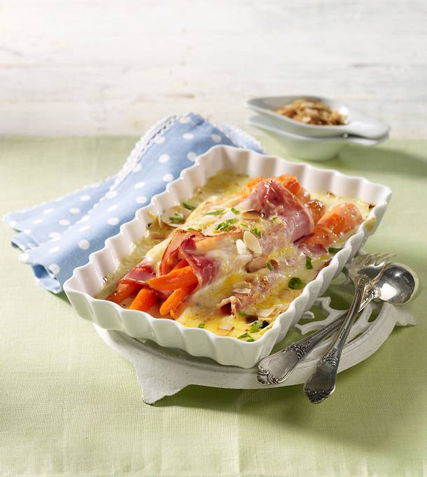 Gebackene Möhren-Schinken-Röllchen in Käsesoße Rezept | LECKER