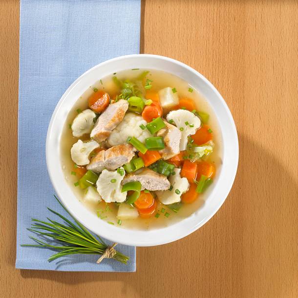 Geflügel-Gemüse-Suppe Rezept | LECKER