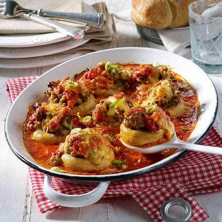 Gefüllte Riesenchampignons in Tomaten-Sahne Rezept Gefüllte Riesenchampignons in Tomaten-Sahne Rezept