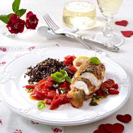 Hähnchenbrüste mit Kräutern an rotem Gemüse und Wildreis Rezept Hähnchenbrüste mit Kräutern an rotem Gemüse und Wildreis Rezept