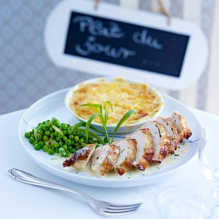 Hähnchenbrust in Estragon-Sahnesoße zu Kartoffelgratin mit Erbsen Rezept Hähnchenbrust in Estragon-Sahnesoße zu Kartoffelgratin mit Erbsen Rezept