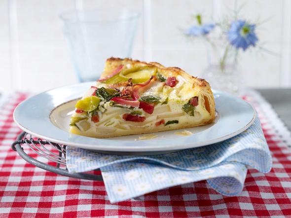 Hausgemachte herzhafte Apfel-Porree-Quiche mit Schwarzwälder Schinken