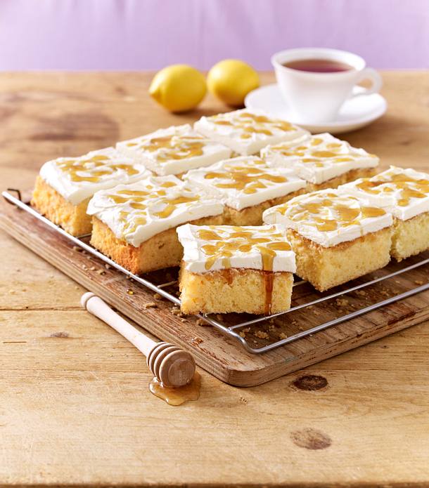 Honig-Zitronen-Blechkuchen Rezept | LECKER