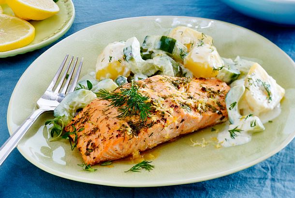 Honiglachs mit Rahmgurken-Kartoffel-Gemüse Rezept Honiglachs mit Rahmgurken-Kartoffel-Gemüse Rezept