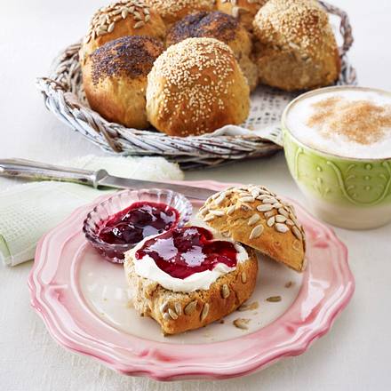 Joghurt-Brötchen aus der Springform Rezept Joghurt-Brötchen aus der Springform Rezept