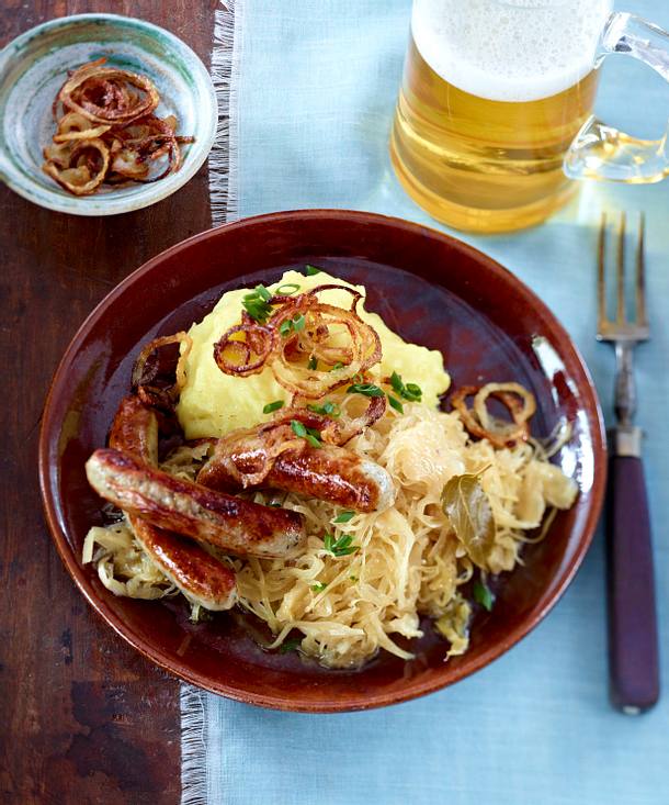 Kartoffelpüree mit Bratwurst und Sauerkraut Rezept | LECKER
