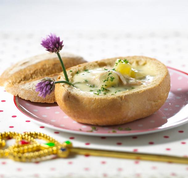 Kartoffelsuppe in der Brötchenschüssel Rezept Kartoffelsuppe in der Brötchenschüssel Rezept