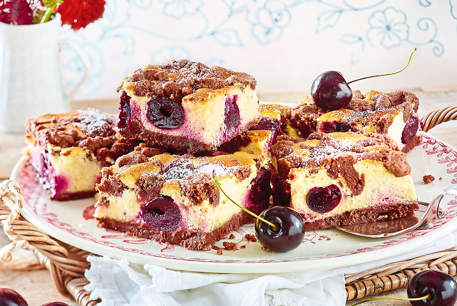 K Sekuchen Mit Kirschen Und Schokostreuseln Rezept Lecker