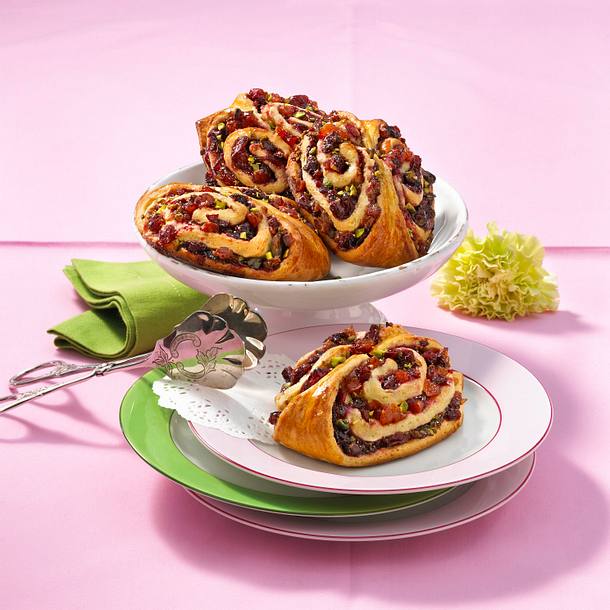 Kirsch-Cranberry-Schnecken Rezept | LECKER