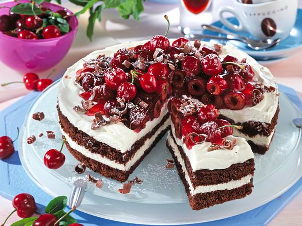 Kirschtorte für die sommerliche Kaffeetafel | LECKER