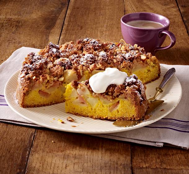 Knusper-Kürbiskuchen mit Äpfeln Rezept Knusper-Kürbiskuchen mit Äpfeln Rezept