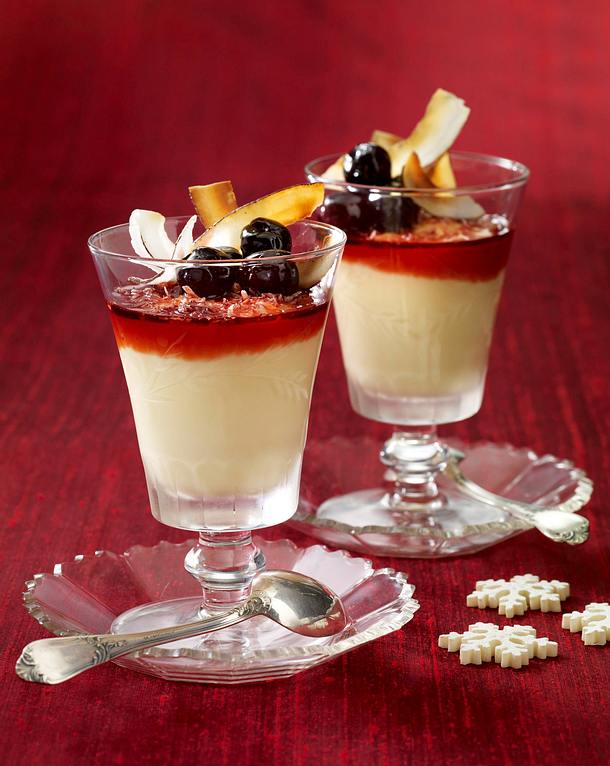 Kokos-Vanille-Pudding mit Amarenakirschen Rezept | LECKER