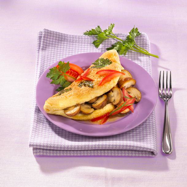 Kräuter-Omelett mit Pilzen und Tomaten Rezept | LECKER