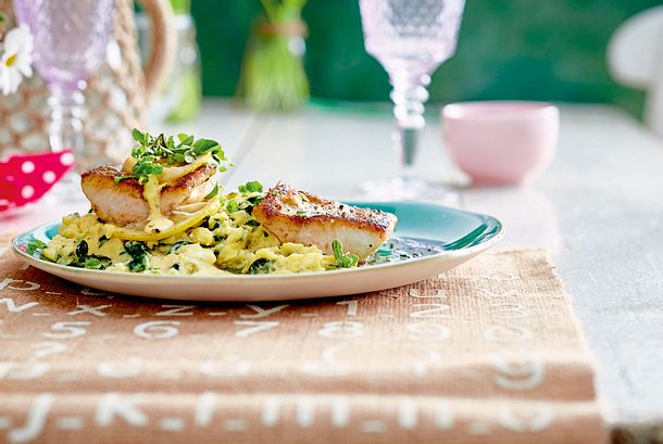 Krosses Zanderfilet mit Spinatpolenta und Blitzsoße Rezept Krosses Zanderfilet mit Spinatpolenta und Blitzsoße Rezept