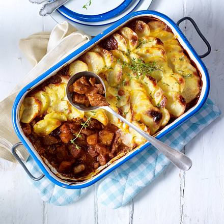 Kürbis-Schmorgulasch mit Kartoffelhaube Rezept Kürbis-Schmorgulasch mit Kartoffelhaube Rezept