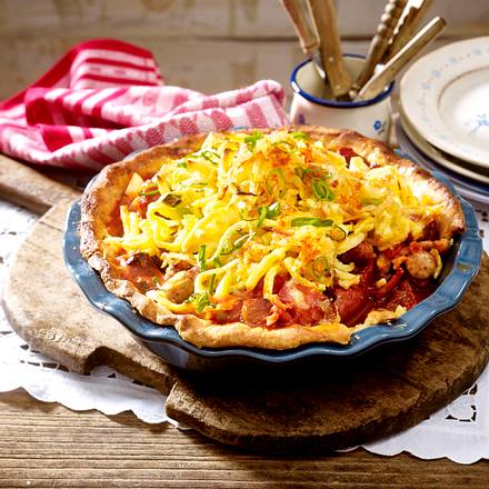 Kutscher-Gulasch mit Spätzle-Haube Rezept Kutscher-Gulasch mit Spätzle-Haube Rezept