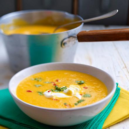 Möhren-Orangen-Suppe mit Ingwer Rezept Möhren-Orangen-Suppe mit Ingwer Rezept