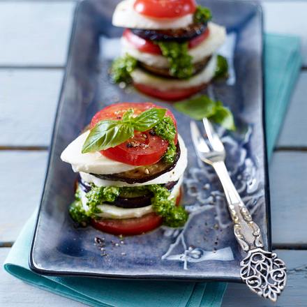 Mozzarella-Auberginen-Türmchen Rezept Mozzarella-Auberginen-Türmchen Rezept
