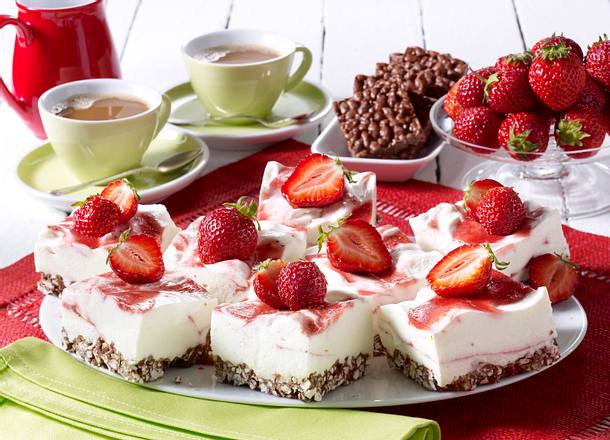 Nippon Schoko-Kuchen Joghurtcreme und Erdbeeren Rezept | LECKER