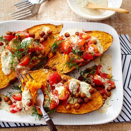 Ofensüßkartoffeln mit Sesam-Mandel-Soße Rezept Ofensüßkartoffeln mit Sesam-Mandel-Soße Rezept
