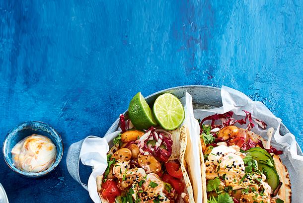 Orient-Tortillas mit Gewürzbohnen und Salat Rezept Orient-Tortillas mit Gewürzbohnen und Salat Rezept