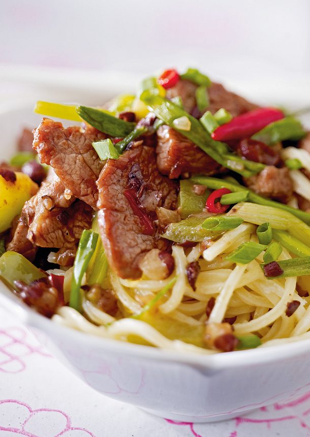 Paprika-Rindfleisch mit Schwarze-Bohnen-Soße Rezept | LECKER
