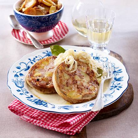 Pfälzer Saumagen mit Rahmsauerkraut und Bratkartoffeln (nach Alt-Bundeskanzler Helmut Kohl) Rezept Pfälzer Saumagen mit Rahmsauerkraut und Bratkartoffeln (nach Alt-Bundeskanzler Helmut Kohl) Rezept