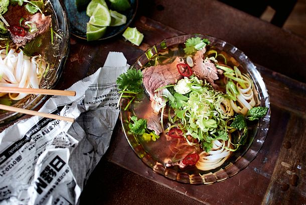 Pho Bo mit Rosenkohlstreifen Rezept Pho Bo mit Rosenkohlstreifen Rezept