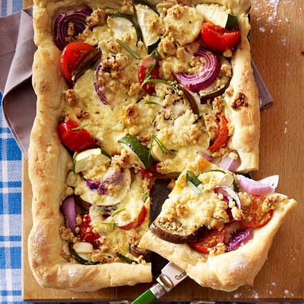 Pikanter Streuselkuchen mit Sommergemüse Rezept Pikanter Streuselkuchen mit Sommergemüse Rezept