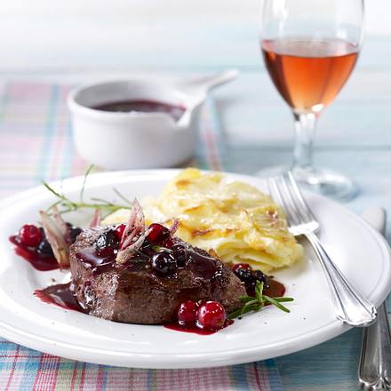Rinderfilet in Johannisbeersoße zu Kartoffelgratin Rezept Rinderfilet in Johannisbeersoße zu Kartoffelgratin Rezept
