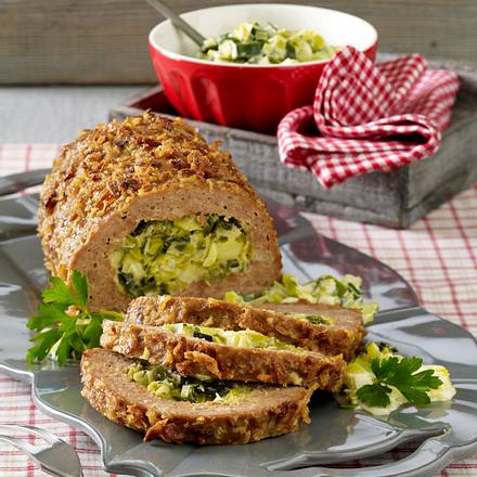 Röstzwiebel-Hackbraten mit Porreerahm-Füllung Rezept | LECKER