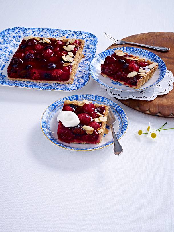 Rote-Grütze-Kuchen Rezept | LECKER